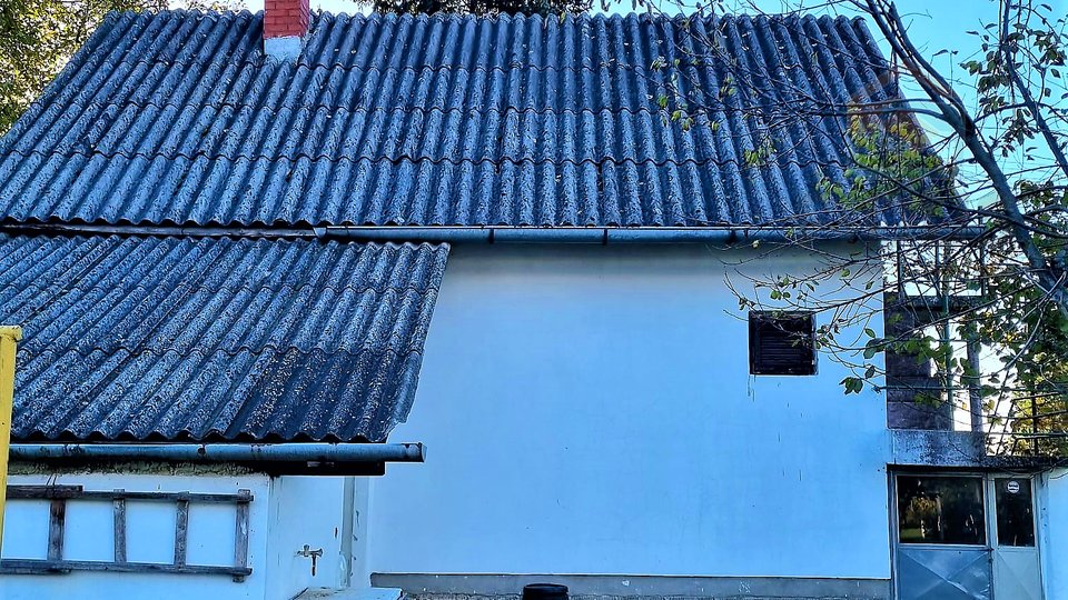 Vikendica s velikom okućnicom - Petrijevci