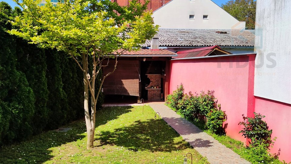 House, 250 m2, For Sale, Osijek - Gornji grad