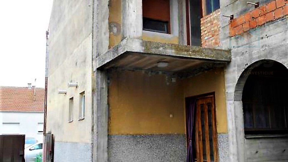 Zgrada s 3 stana + poslovni prostor - Donji grad (Osijek)
