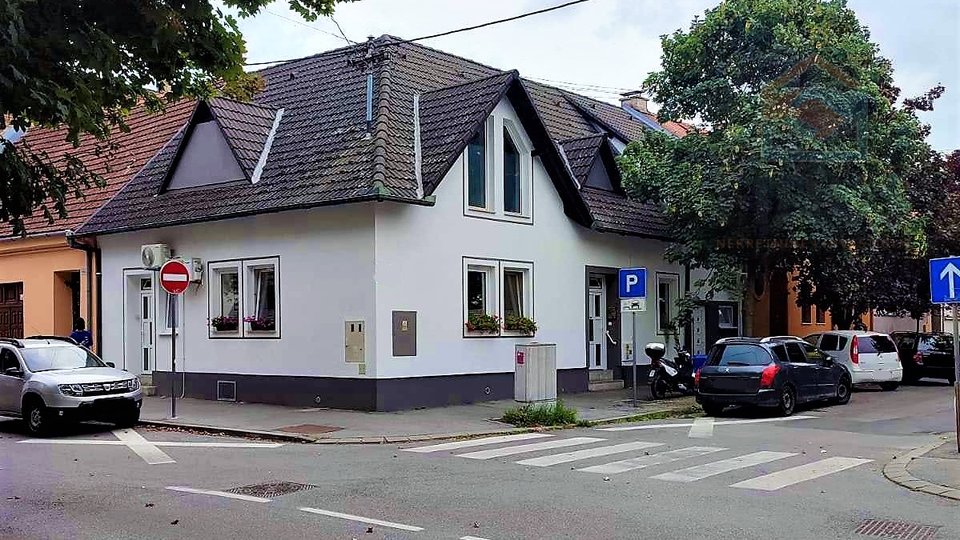 Obiteljska kuća + 2 garsonijere - Donji grad (Osijek)