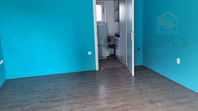 Commercial Property, 28 m2, For Sale, Osijek - Gornji grad