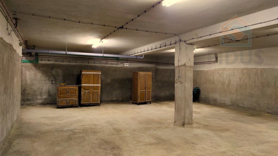 Geschäftsraum, 1013 m2, Verkauf, Osijek - Briješće