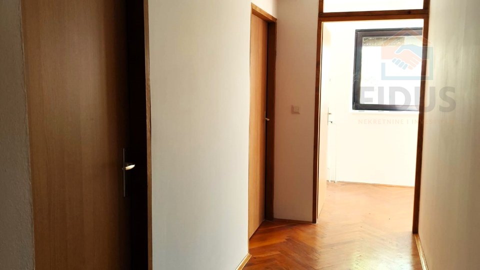 Commercial Property, 1013 m2, For Rent, Osijek - Briješće