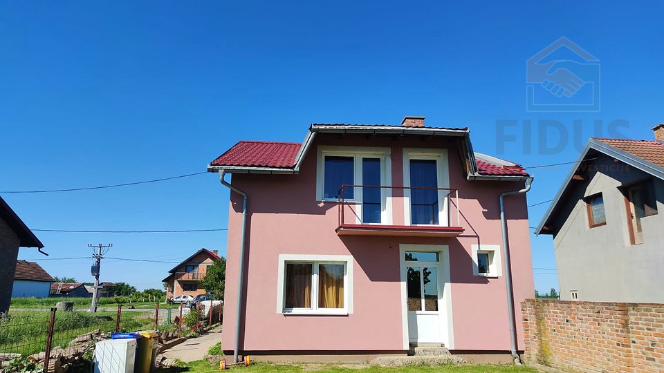 Obiteljska kuća s velikom okućnicom - Vladislavci
