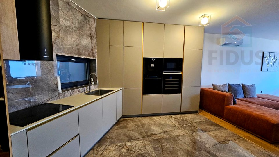 Appartamento, 145 m2, Vendita, Osijek - Gornji grad