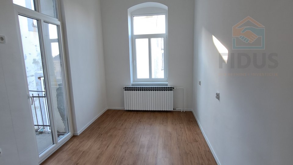 Appartamento, 95 m2, Affitto, Osijek - Gornji grad