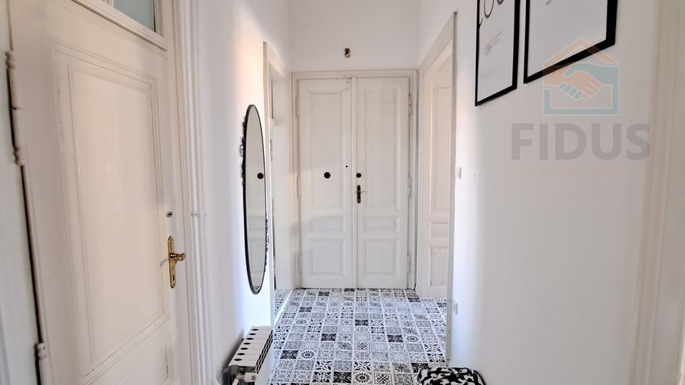 Appartamento, 95 m2, Affitto, Osijek - Gornji grad