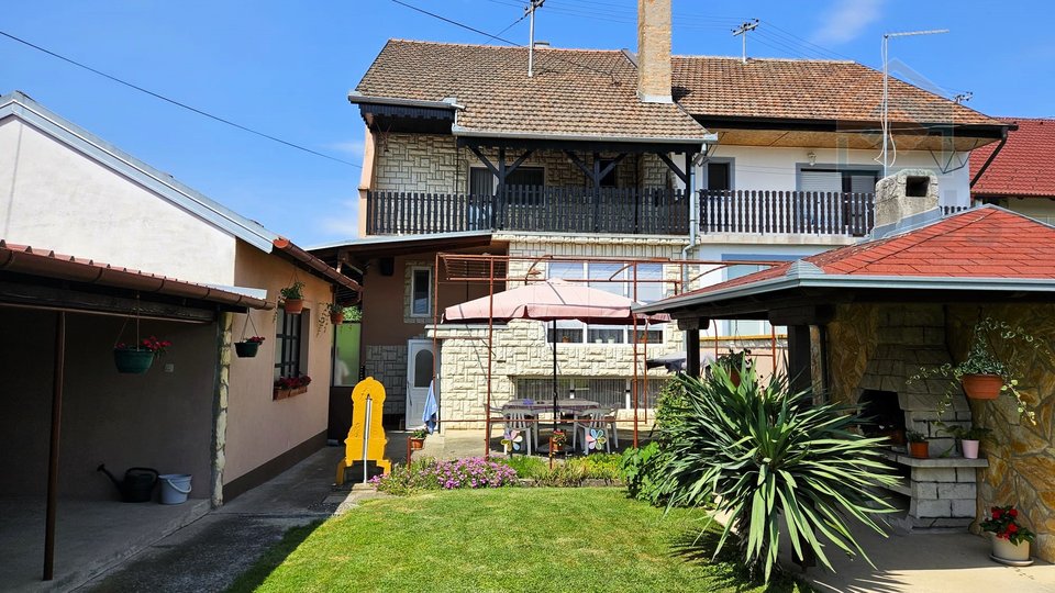 Obiteljska kuća s uređenom okućnicom - Josipovac