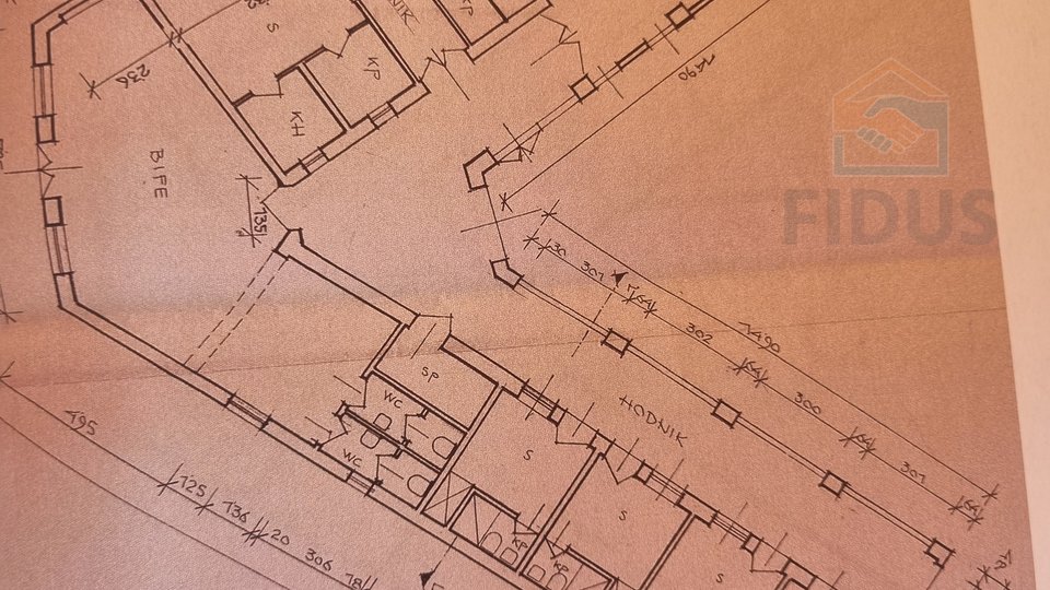 Geschäftsraum, 700 m2, Verkauf, Zmajevac