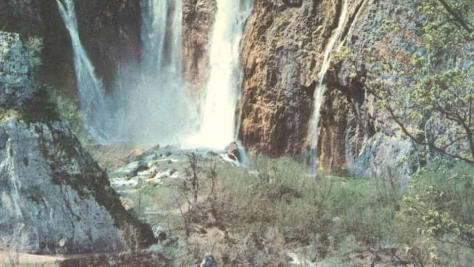 Kuća u turističkom naselju s velikom okućnicom - Plitvice