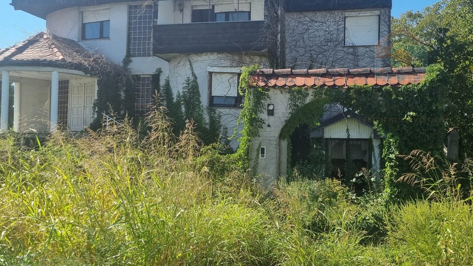 Casa, 685 m2, Vendita, Osijek - Briješće