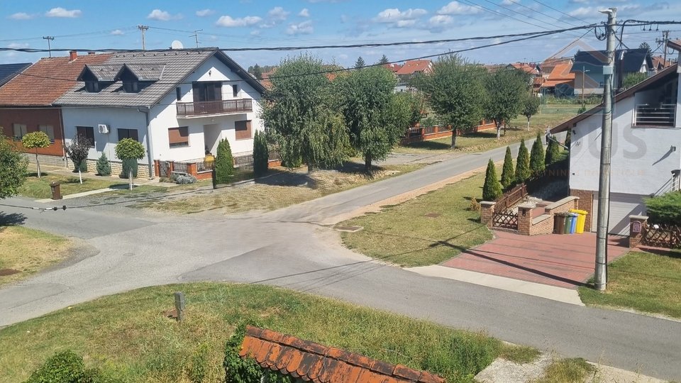 Casa, 685 m2, Vendita, Osijek - Briješće