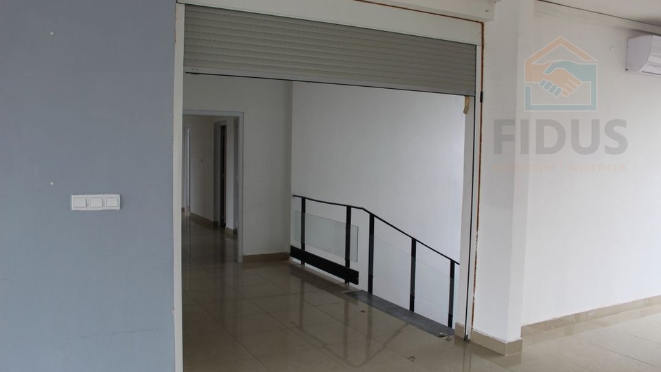 Geschäftsraum, 377 m2, Vermietung, Beli Manastir